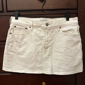Abercrombie & Fitch Women's Off-White Mini Skirt